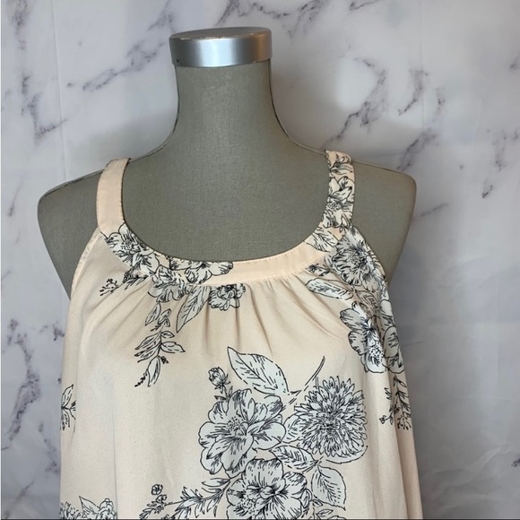 Torrid | Floral Print Pastel Pink Blouse - Picture 5 of 11